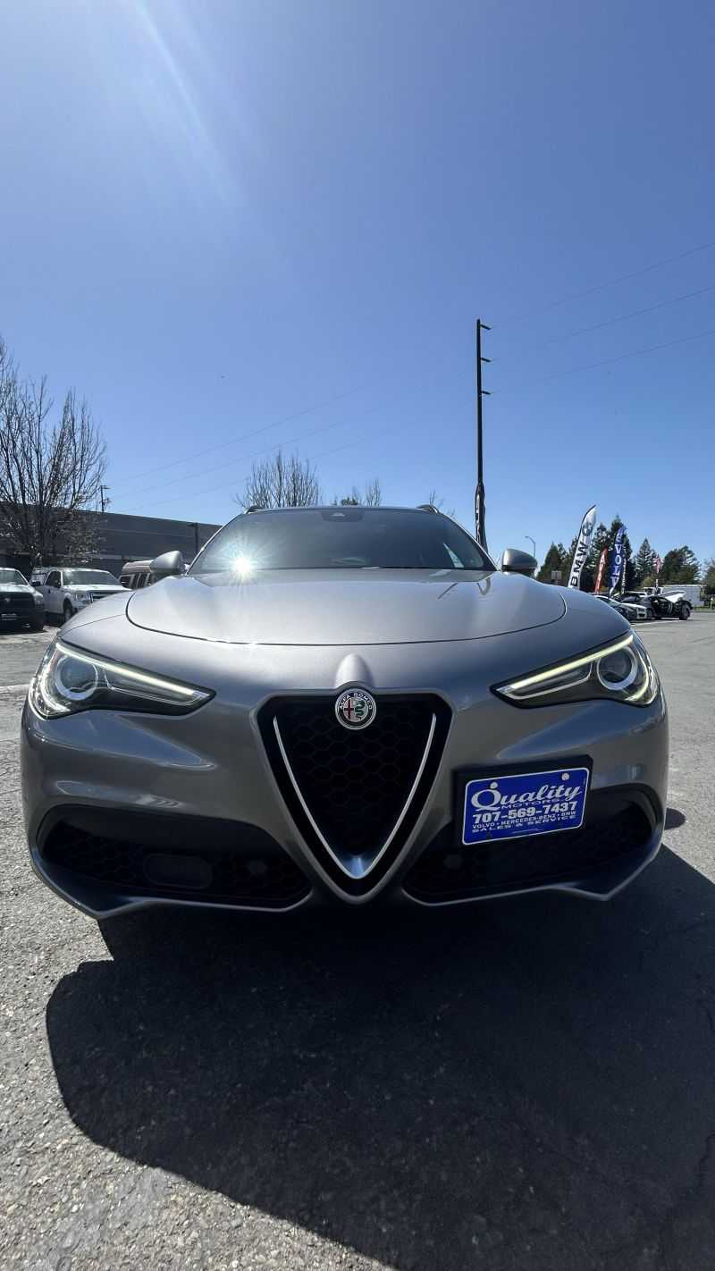 Alfa Romeo Stelvio Image 2