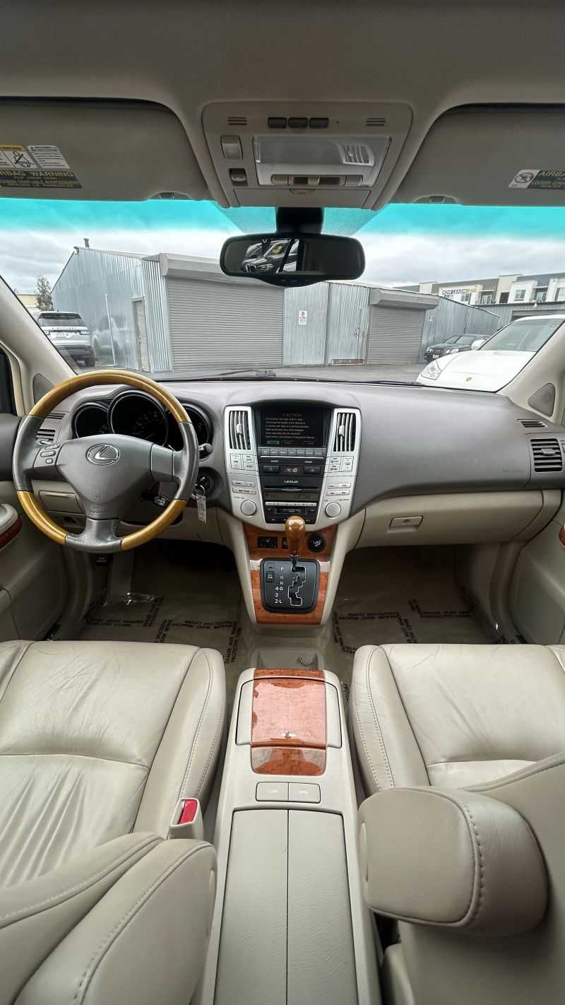 Lexus RX Image 11