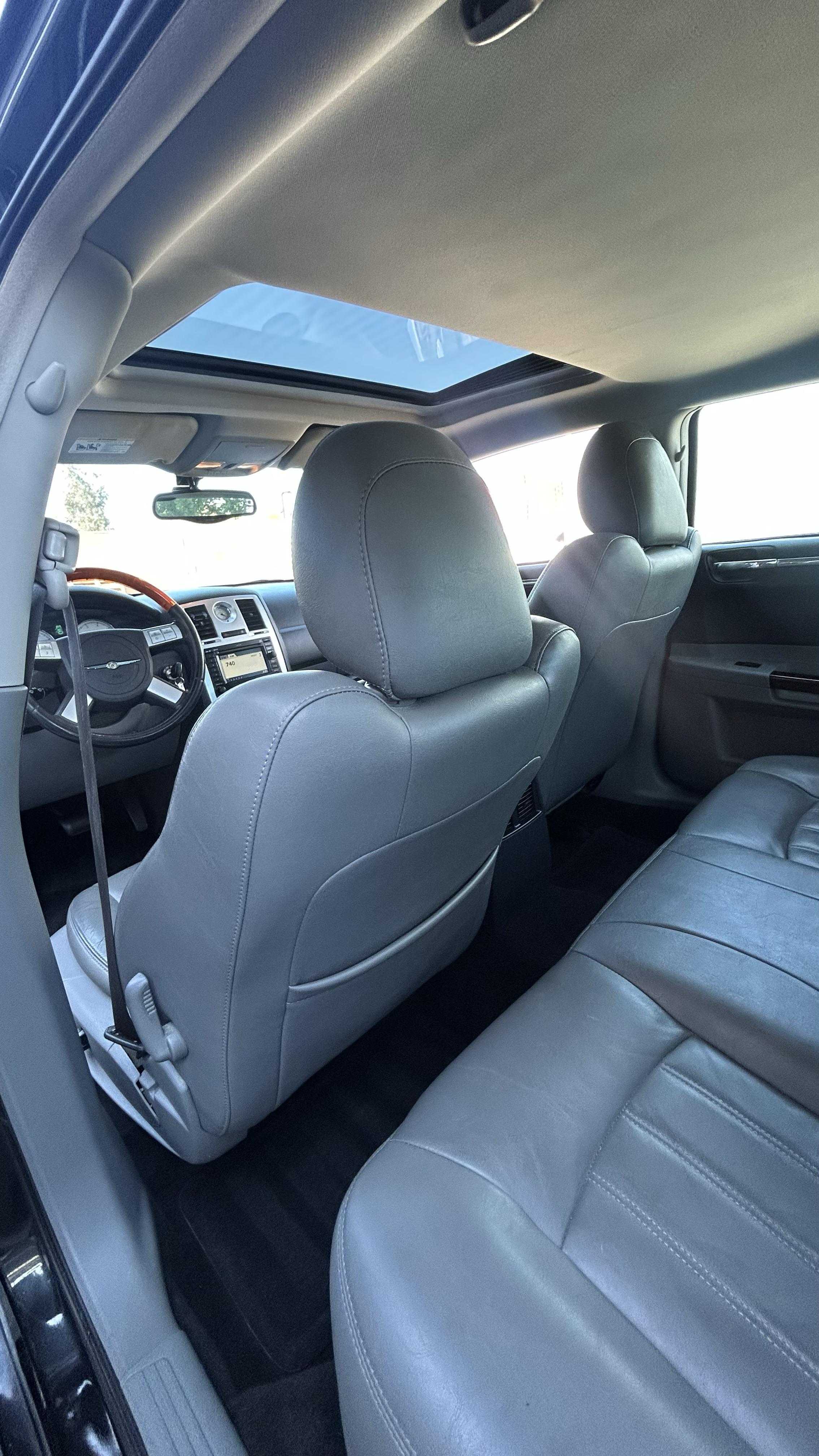 Chrysler 300 Image 9