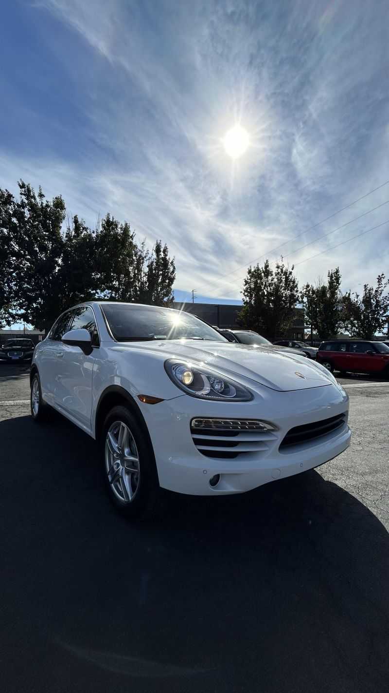 Porsche Cayenne Image 3