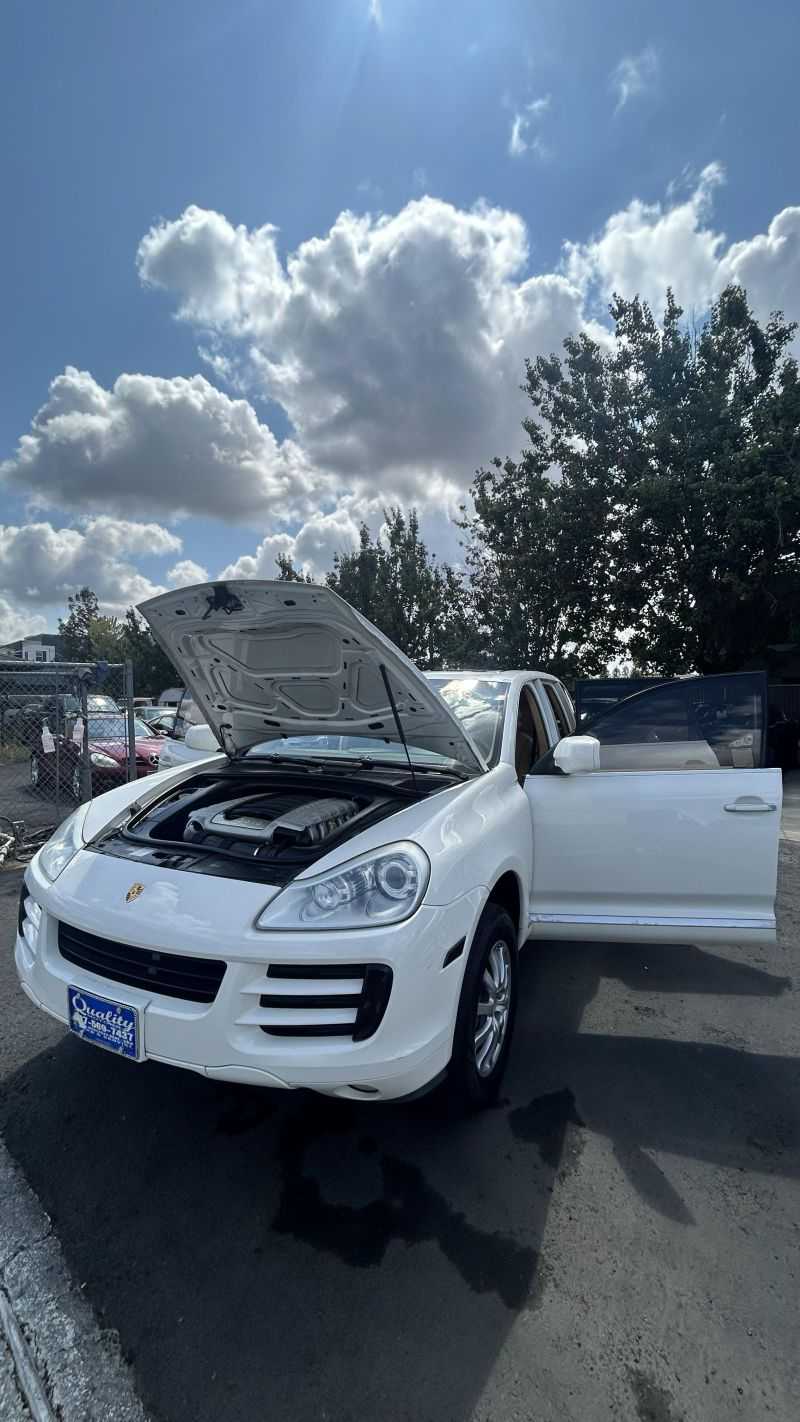 Porsche Cayenne Image 4