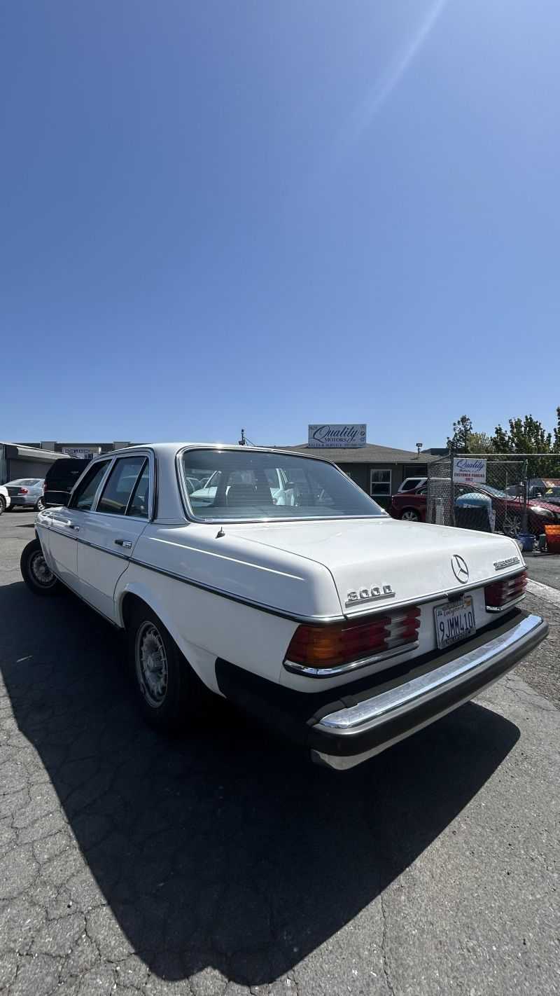 Mercedes-Benz 300-Class Image 19