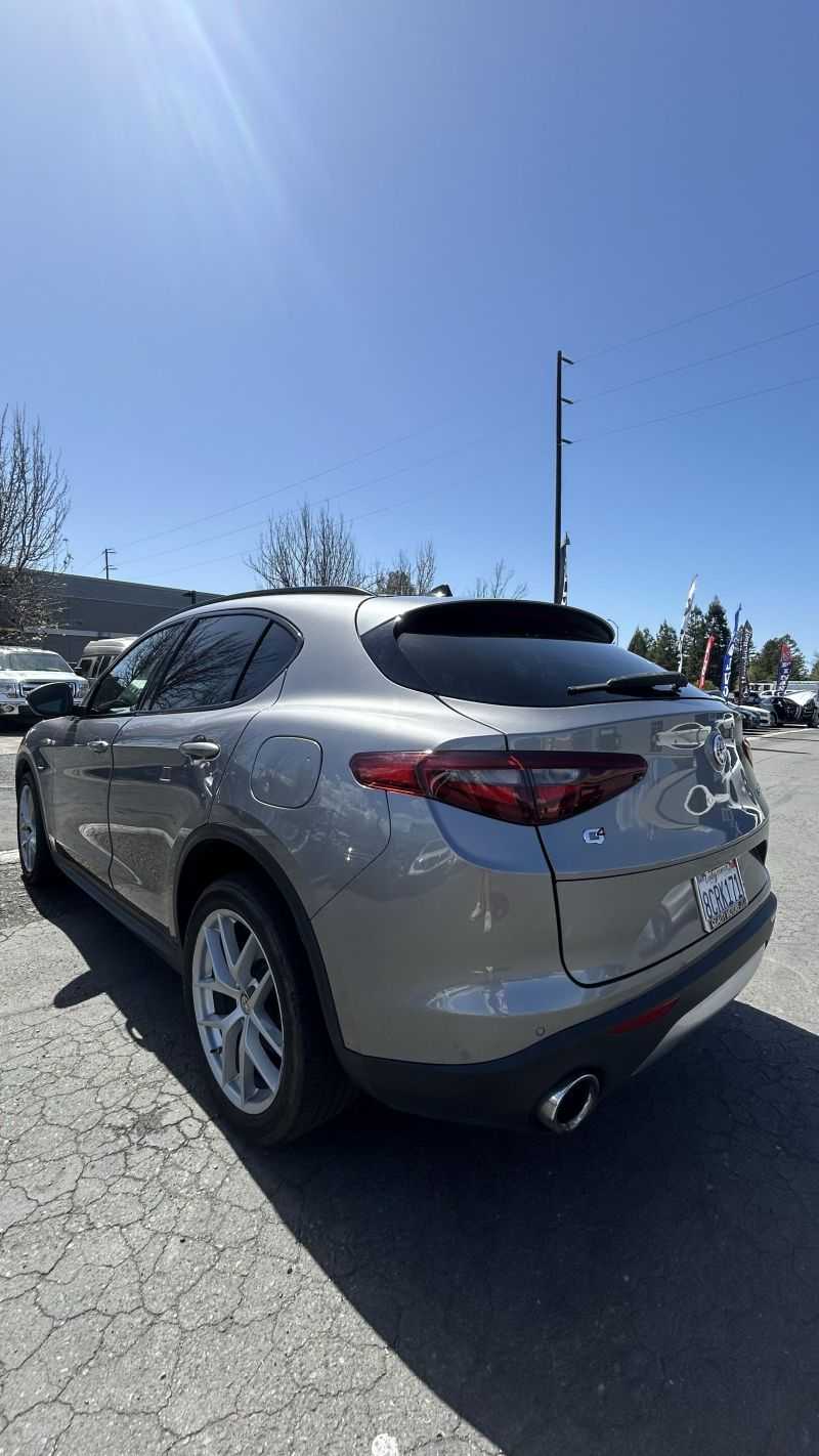 Alfa Romeo Stelvio Image 18