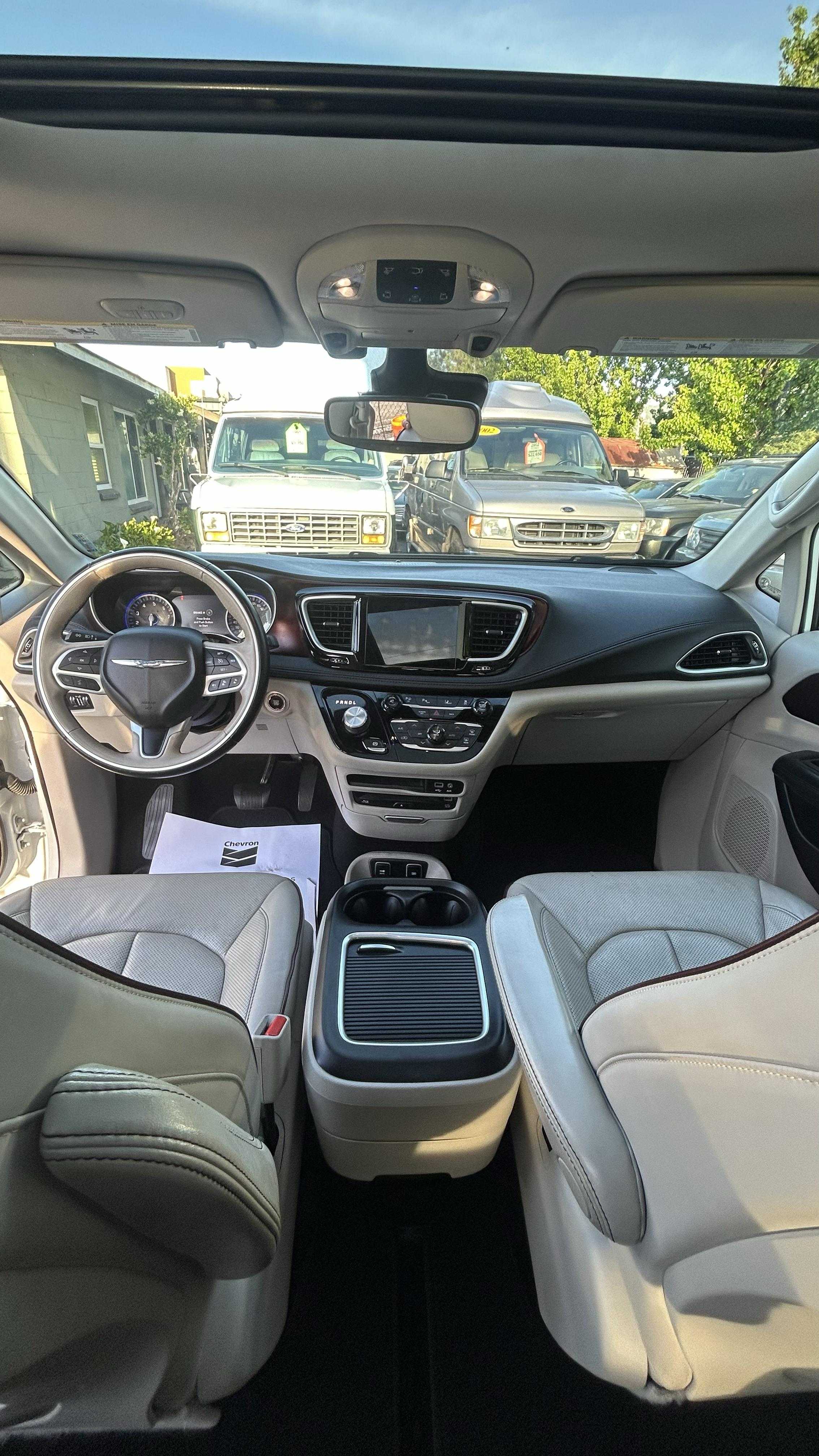 Chrysler Pacifica Image 10