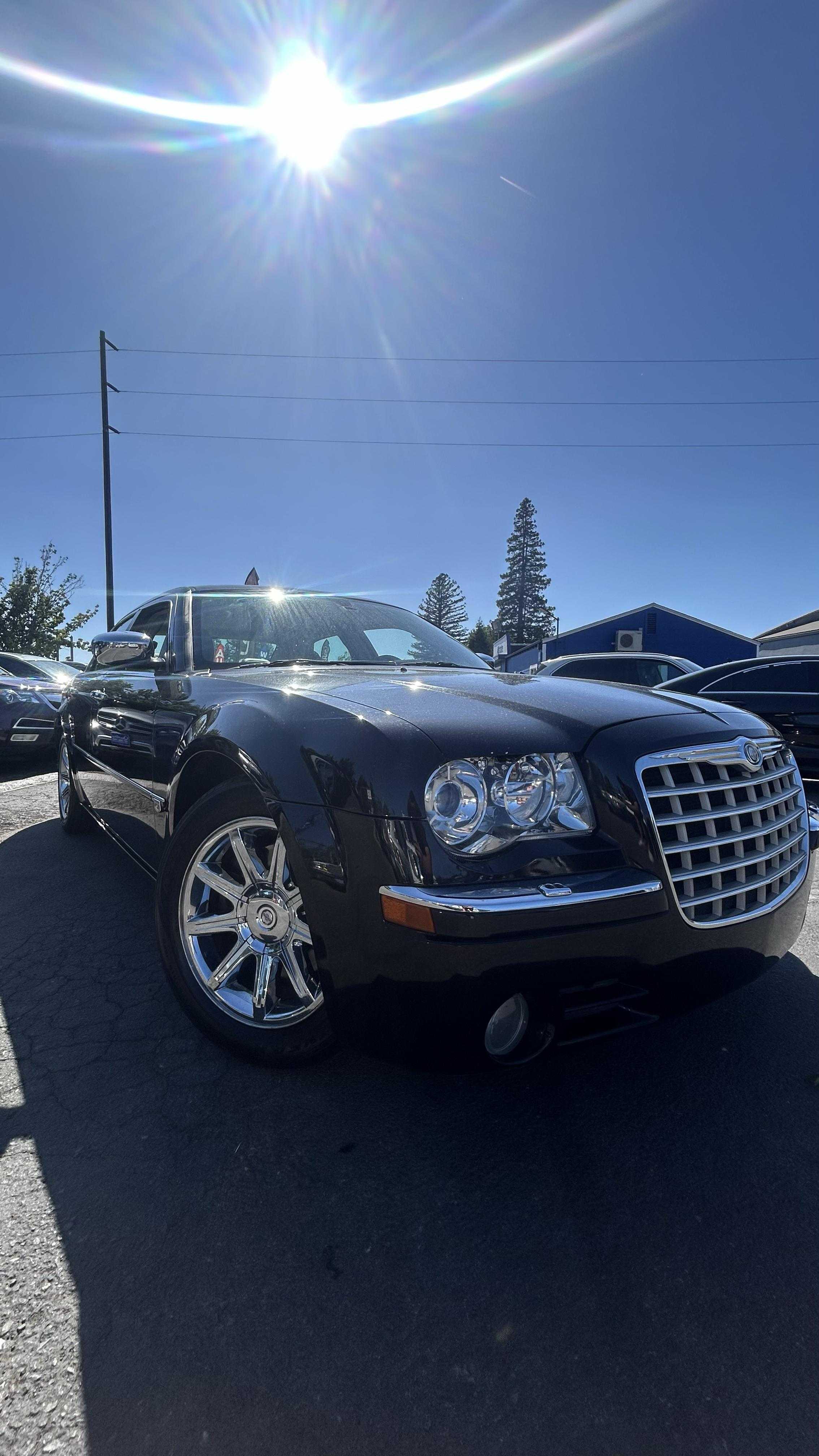 Chrysler 300 Image 3