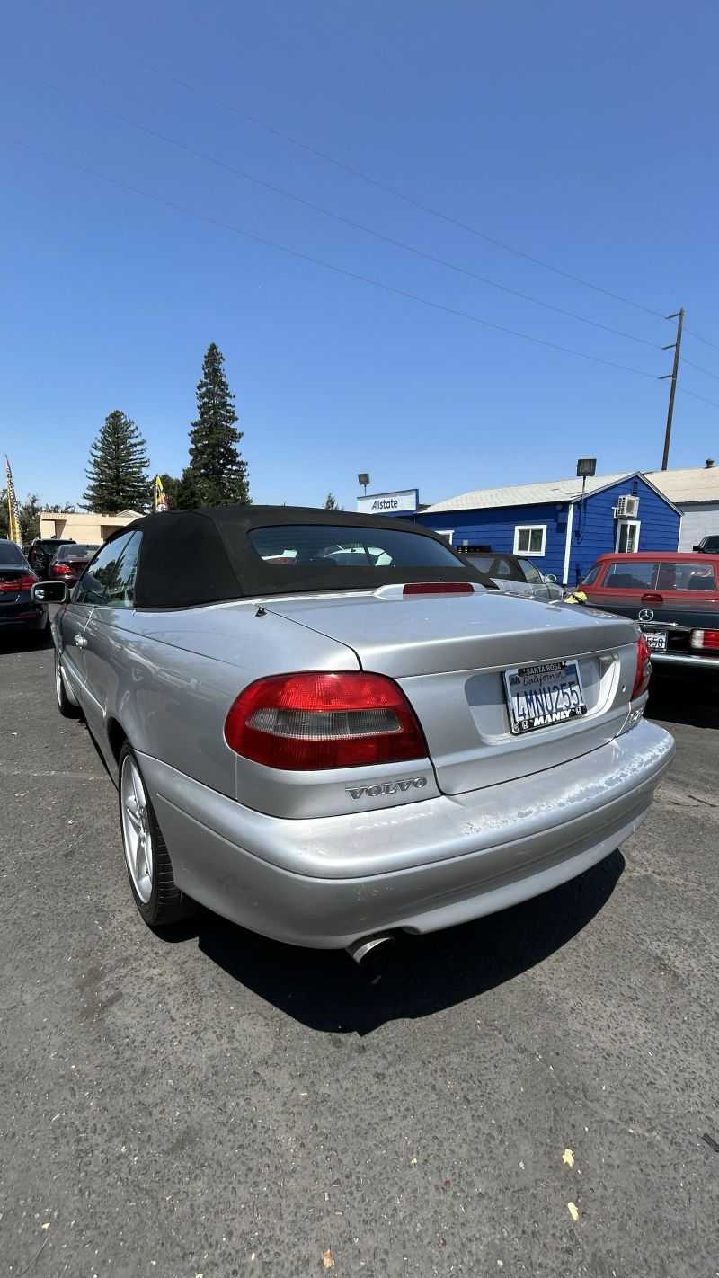 Volvo C70 Image 11