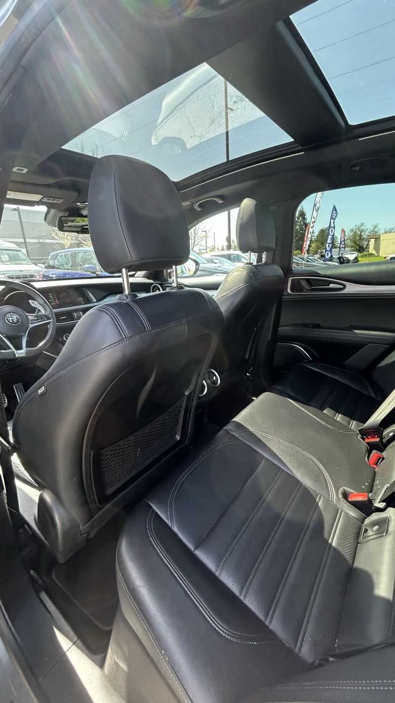 Alfa Romeo Stelvio Image 13