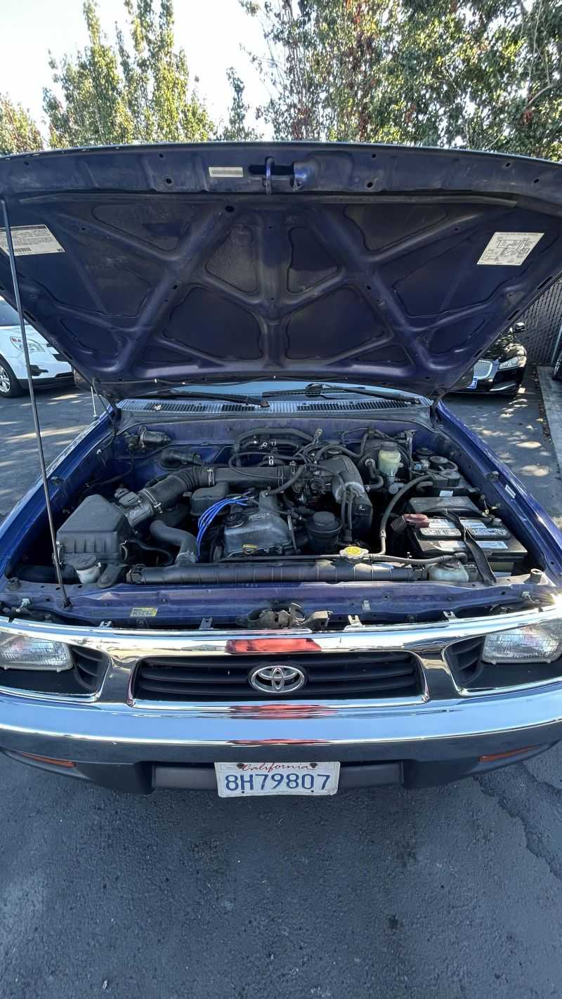 Toyota Tacoma Image 4