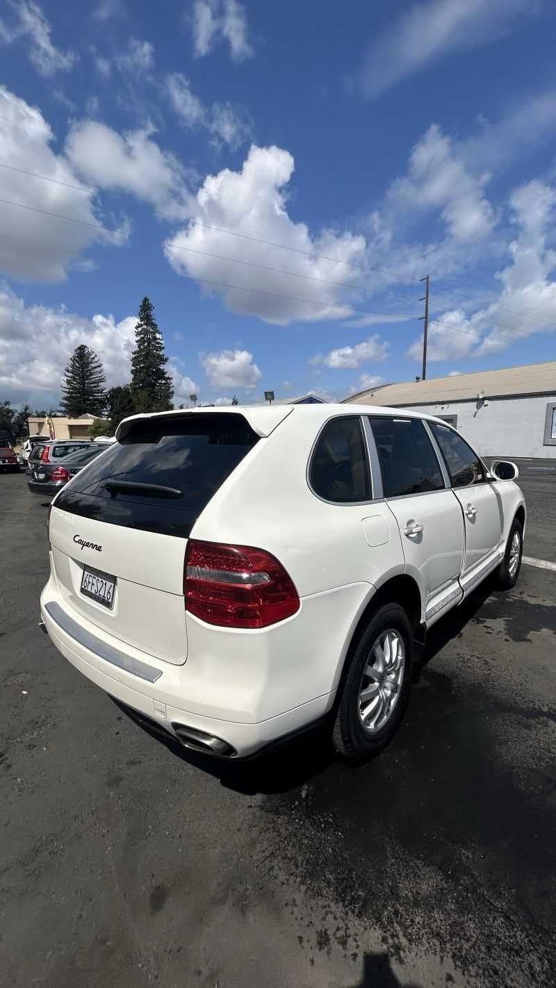 Porsche Cayenne Image 15