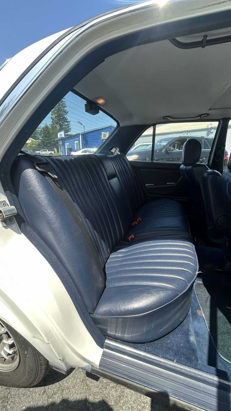 Mercedes-Benz 300-Class Image 12