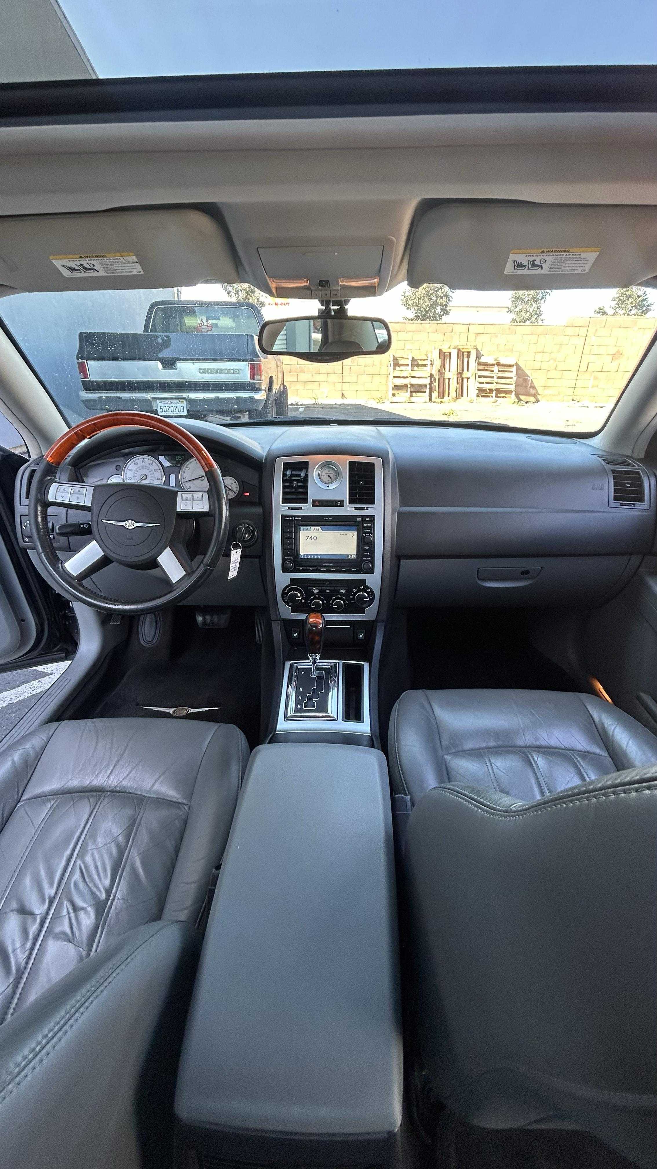 Chrysler 300 Image 4